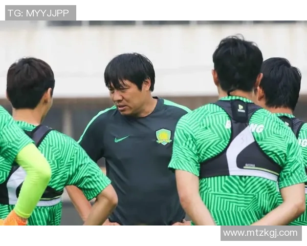 印度超泰坦与东北联的激烈对决引发球迷热议与期待 印度超泰坦与东北联的激烈对决引发球迷热议与期待