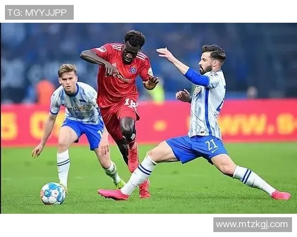 卡斯鲁厄与汉堡精彩对决回放分析及比赛亮点总结