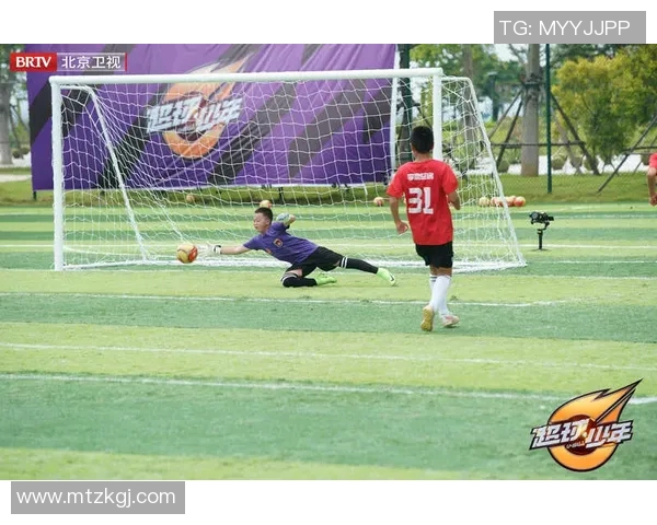 刘奕鸣：从青涩少年到足球场上的坚韧斗士的成长之路