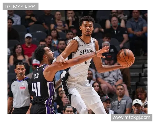 NBA马刺对阵国王精彩直播回顾与赛后分析尽在这里